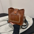Vintage Umhängetasche aus braunem Leder mit jacquardgewebtem breitem Gurt und Goldakzenten - Ohne Anhänger / Braun