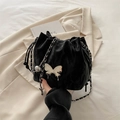 Sac seau noir avec ornement papillon miroir argenté et bandoulière en chaîne - Sans Pendentif / Noir