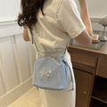 Sac seau bleu clair à cordon avec breloque papillon argentée et bandoulière - Sans Pendentif / Bleu