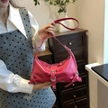 Bolso de hombro en cuero sintético rosa brillante con hebillas de estilo retro biker - Rosa rojo