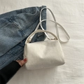 Bolso bandolera de pana blanca con correa ajustable y cierre de cremallera - Blanco