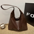 Sac hobo marron foncé rétro en cuir souple avec grande capacité et écusson logo - Café Sans Pendentif