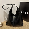 Sac fourre-tout noir chic en similicuir avec large bandoulière et étiquette logo - Noir sans Pendentif