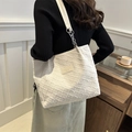 Grote gebroken witte canvas shopper met 3D-rasterpatroon en zilveren kettingriem - Zonder Hanger / Broken Wit
