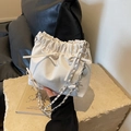 Bolso tipo cubo blanco de PU suave con cordón ajustable y detalles de lazos - Blanco Roto