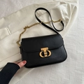 Klassieke zwarte lederen crossbody tas met gouden metalen gesp en ketting schouderband - Zwart