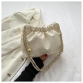 Franse stijl geplooide gebroken witte leren emmertas met elegante gouden ketting - Wit