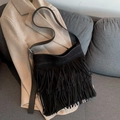 Sac fourre-tout vintage en daim noir avec de longues franges et des accents de glands - Noir