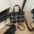 Mini tote bag van tweed met ruitpatroon in zwart en blauw met verstelbare riem - Zwart