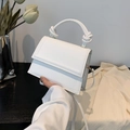 Bolso cuadrado blanco de cuero PU con asa de doble nudo y correa ajustable moderna - Blanco