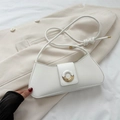 Minimalistische weiße Schultertasche aus glattem PU-Leder mit goldener Rundschnalle - Weiß
