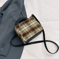 Piccola borsa a tracolla in lana scozzese e pelle nera con manico in metallo dorato - Verde & Nero (Senza Pendente)