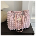 Borsa tote rosa chiaro testurizzata con catena argento e dettagli in perle bianche - Rosa