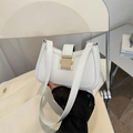 Bolso de hombro minimalista en cuero PU blanco con elegante hebilla cuadrada dorada - Blanco