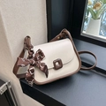 Borsa a tracolla piccola retrò color crema e marrone con foulard in seta decorativo - Bianco con Marrone
