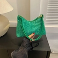 Elegante bolso tote plisado verde vibrante con correa y textura de tela brillante - Verde
