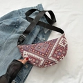 Ethno-Halbmondtasche mit geometrischem Webmuster und verstellbarem Gurt - Rot