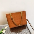 Bolso tote marrón con relieve de estrellas y asa de cadena dorada para mujeres - Marrón