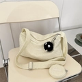Set borsa a tracolla beige trapuntata con pochette rotonda e ciondolo in peluche - Giallo con ciondolo
