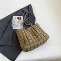 Sac cabas matelassé vert olive avec bandoulière en chaîne argentée et motif à carreaux - Vert