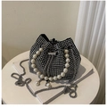 Secchiello nero con strass argentati, manico di perle e tracolla in metallo - Stile 1 con perla