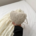 Sac bandoulière en paille beige en forme de cœur avec broderies florales délicates - Blanc Cassé