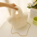 Elegante borsa a secchiello in peluche beige con catena dorata e manici in eco-pelliccia - Bianco Sporco