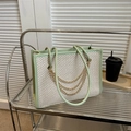 Grande borsa tote in paglia bianco crema con finiture in pelle verde chiaro e catene - Verde