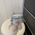Mini borsa trapuntata argento con manico in metallo e catena con ciondolo camelia - Piccolo / Argento