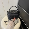 Mini borsa a scatola trapuntata nera con chiusura a camelia argento e tracolla a catena - Grande / Nero
