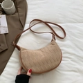 Borsa a mezzaluna kaki con trapuntatura a rombi e dettagli in pelle marrone moda - Cachi