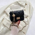 Mini borsa trapuntata nera con catena dorata e sfera in metallo regolabile - Nero