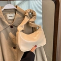 Sac baguette beige en cuir synthétique avec bandoulière plissée design nuage - Blanc Cassé