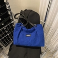Blaue Cord-Einkaufstasche für Damen mit Mode-Etikett und schwarzen Leder-Schultergurten - Blau