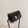 Piccola borsa a tracolla retrò in pelle nera con fibbia rettangolare in metallo dorato - Nero