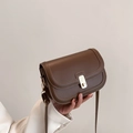Borsa a tracolla vintage in ecopelle marrone con elegante fibbia in metallo dorato - Marrone