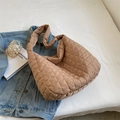 Quilted khaki tote bag in light down fabric for casual commuting and daily use - Khaki