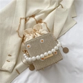 Beigefarbene Eimertasche mit Gänseblümchen, Perlengriff und goldener Kette - Khaki