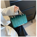 Borsa a tracolla trapuntata in velluto verde scuro con catena dorata da donna - Verde