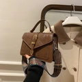 Borsa a tracolla in pelle cerata marrone con ampia tracolla colorata stile etnico - caffè