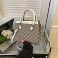 Bolso bandolera retro bicolor con tela de monograma marrón y asas superiores blancas - Monograma Vintage Blanco