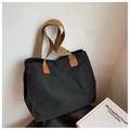 Große schwarze Canvas-Einkaufstasche mit braunen Trägern und orangefarbenen Details - Schwarz