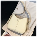 Minimalistische gebroken witte emmertas met FASHION-label op een blazer - Gebroken wit zonder hanger