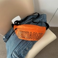 Sac de poitrine en nylon orange vif avec inscription audacieuse et pendentif en peluche - Orange + Pendentif Noiraude