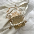 Bolso saco bordado de paja con elegante asa de perlas y correa de cadena dorada - Caqui