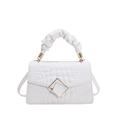 Sac à bandoulière blanc motif croco avec poignée nuage plissée et boucle en métal chic - Blanc