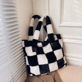 Borsa tote in peluche a scacchi bianchi e neri con manici rinforzati in pelle - Scacchiera Grande Nero
