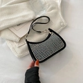 Modische schwarze Halbmond-Schultertasche mit bunten Strasssteinen und schmalem Riemen - Mehrfarbiger Strass (Schwarze Basis)
