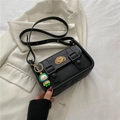 Borsa a tracolla nera in PU vintage con ricamo cane e ciondolo a cartone animato - Nero