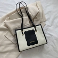 Grande borsa tote minimalista in bianco e nero con toppa a forma di orsetto - Nero